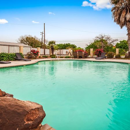 ชัวร์สเตย์ โฮเต็ล บาย เบสต์เวสเทิร์น ฟอเรสวิลล์ Hotel Floresville ภายนอก รูปภาพ