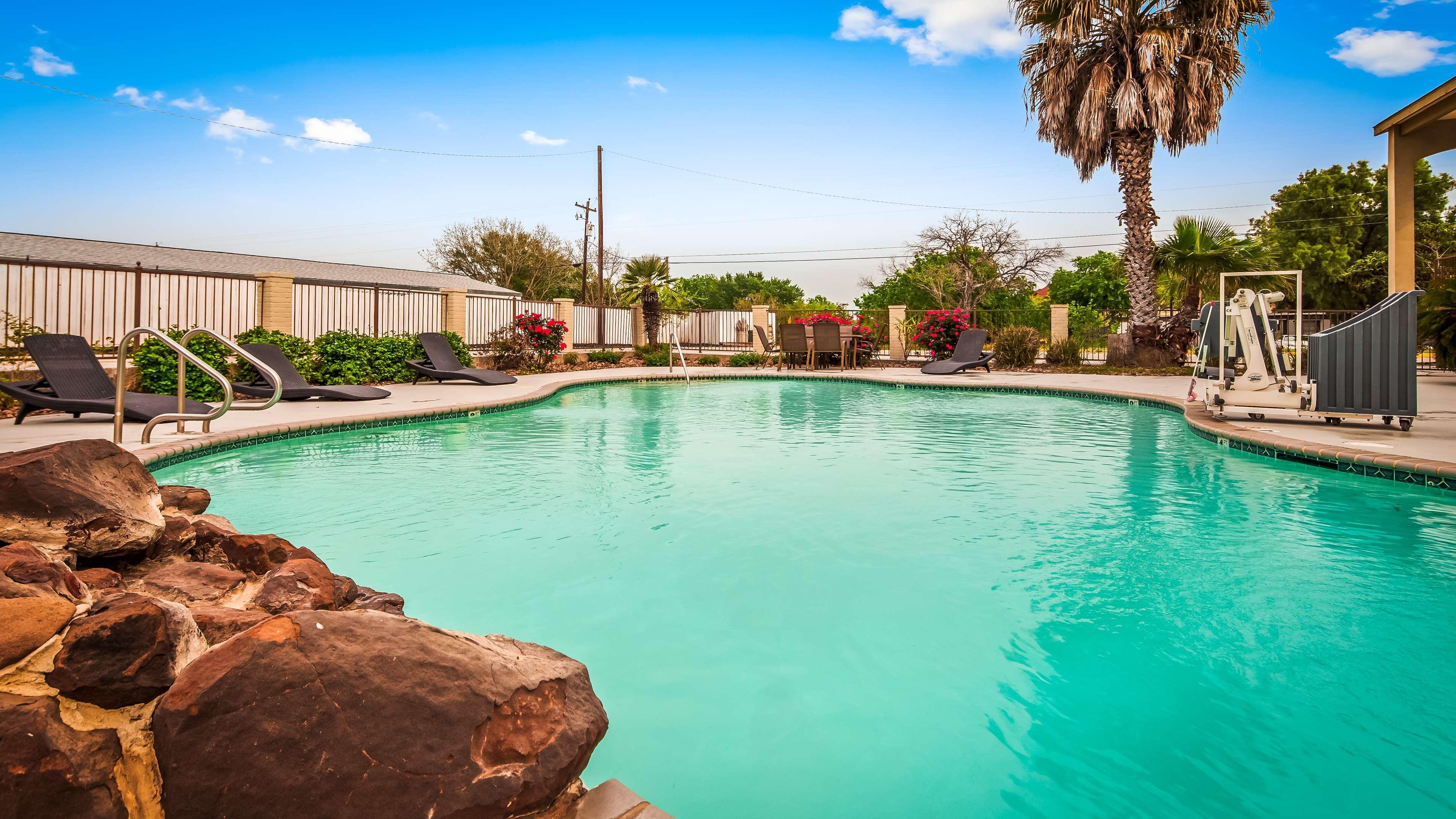 ชัวร์สเตย์ โฮเต็ล บาย เบสต์เวสเทิร์น ฟอเรสวิลล์ Hotel Floresville ภายนอก รูปภาพ