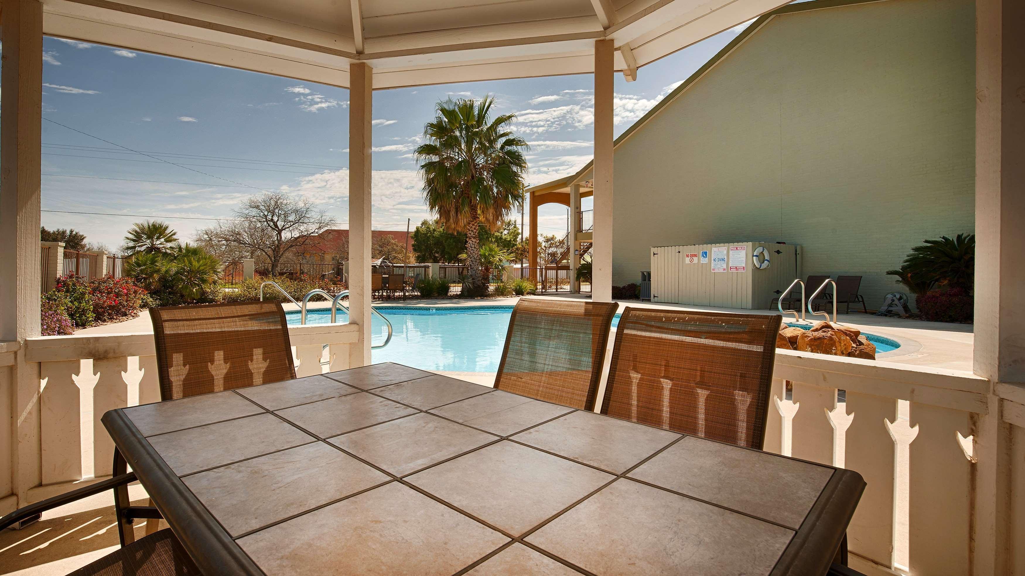 ชัวร์สเตย์ โฮเต็ล บาย เบสต์เวสเทิร์น ฟอเรสวิลล์ Hotel Floresville ภายนอก รูปภาพ