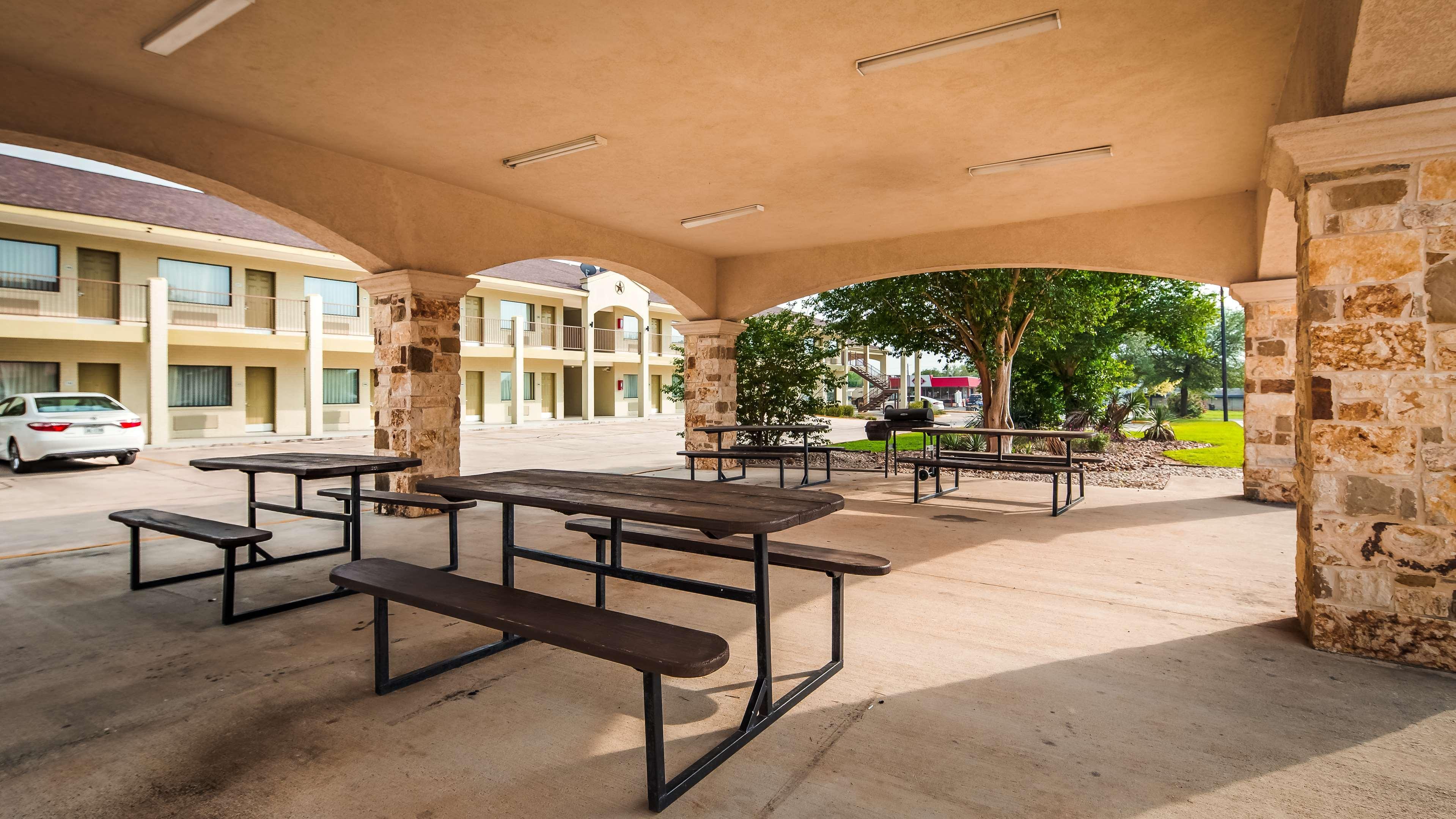 ชัวร์สเตย์ โฮเต็ล บาย เบสต์เวสเทิร์น ฟอเรสวิลล์ Hotel Floresville ภายนอก รูปภาพ