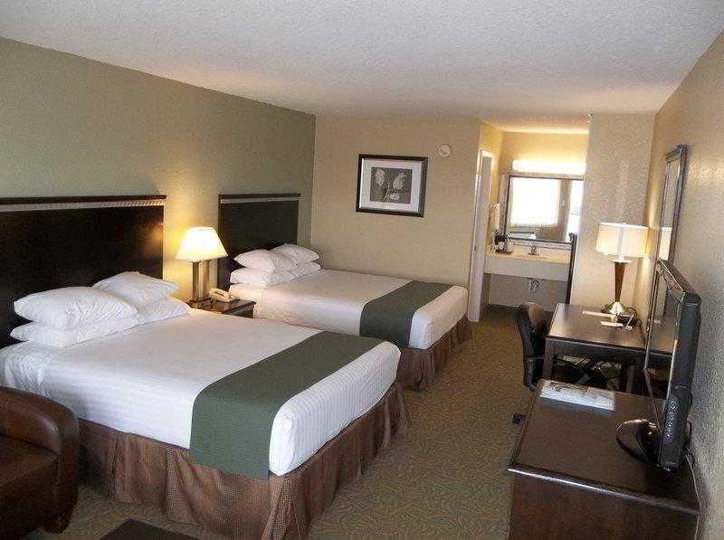 ชัวร์สเตย์ โฮเต็ล บาย เบสต์เวสเทิร์น ฟอเรสวิลล์ Hotel Floresville ภายนอก รูปภาพ